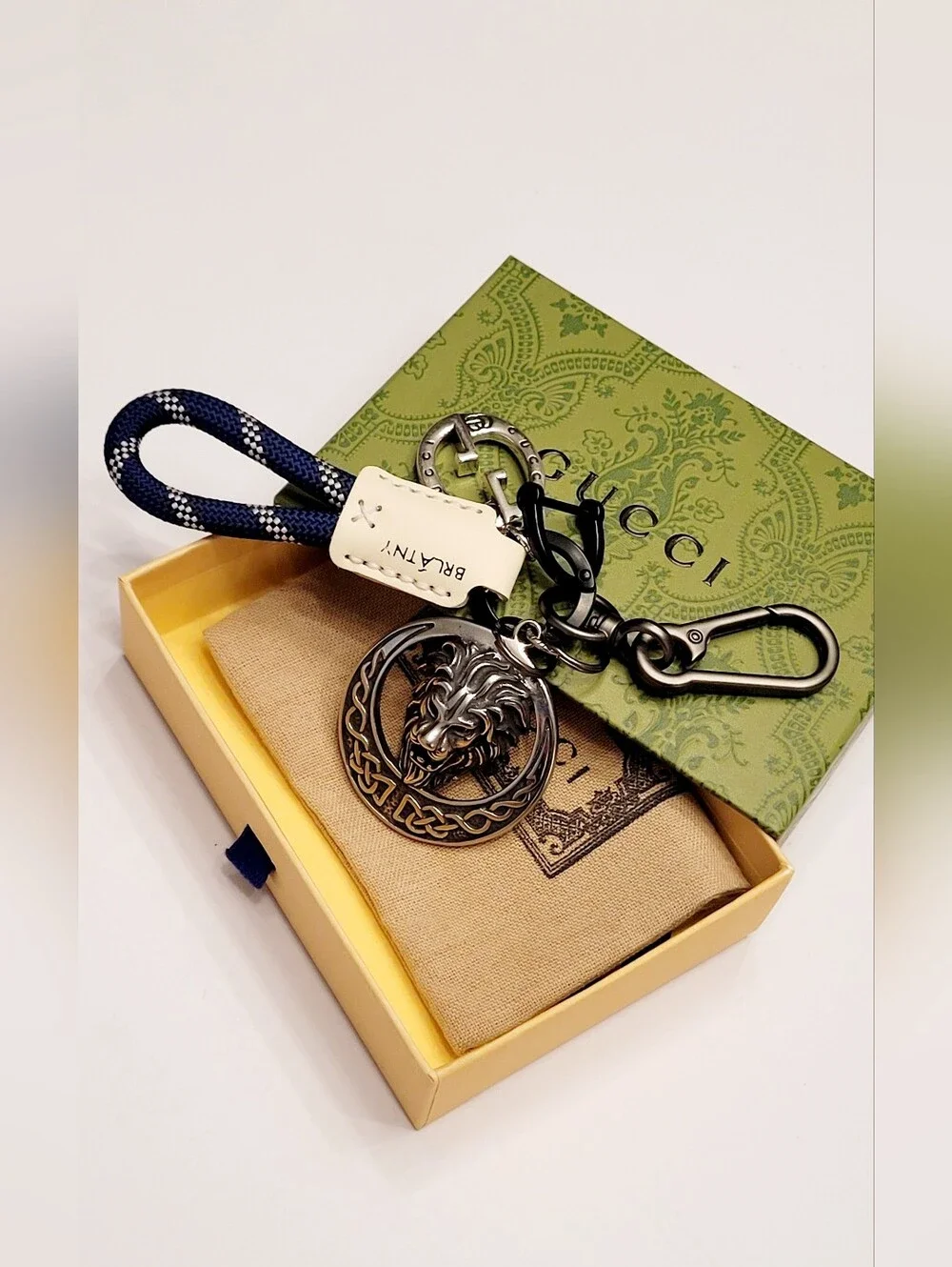 🇮🇹 Gucci Lion Medallion✨️ Keyring with Silver Hardware🇮🇹